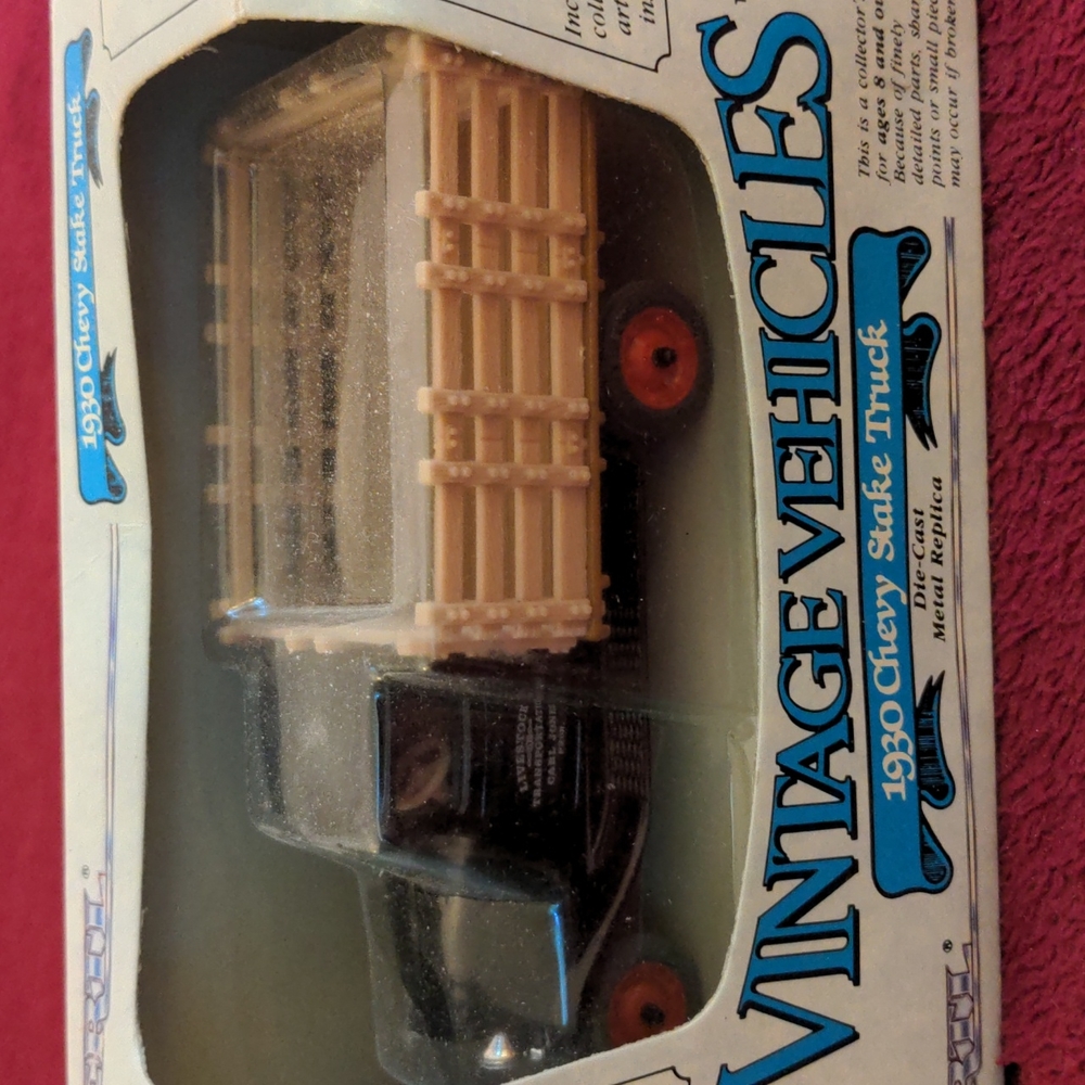 NWT Ertl Die-Cast 1/43 scale 1930 Chevy Stake Truck. Vintage Vehicles in Box